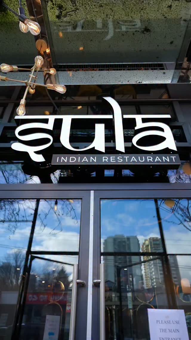 Atmosphere on point, drinks poured and the tandoor is hot. 🔥 Whether you’re stopping in for a relaxed drink or a full f